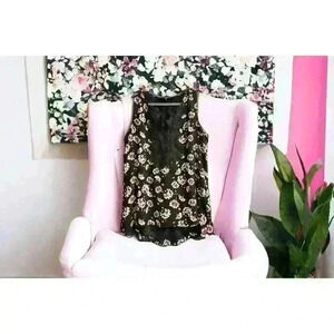 White House Black Market Floral Ruffle Hip Whimsigoth Blouse‎ sz Small